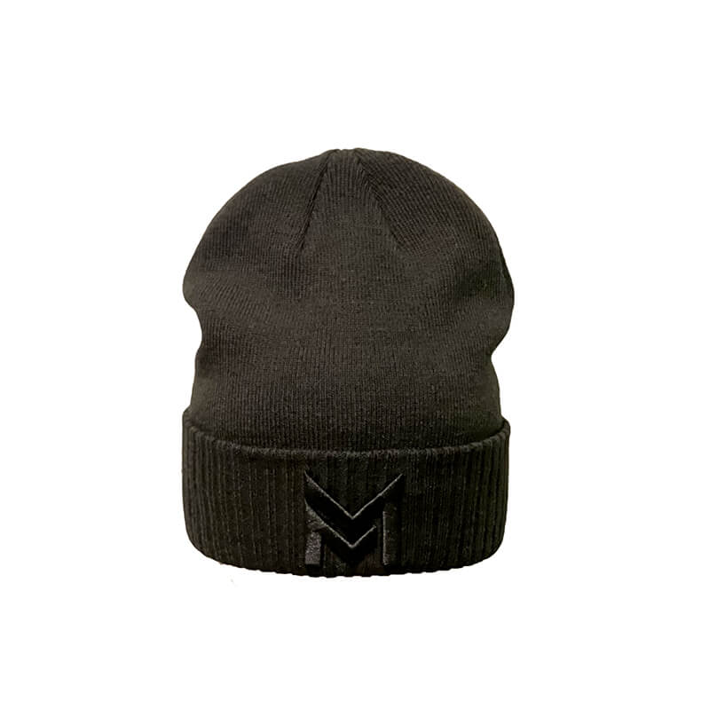 Melnas krāsas ziemas cepure ar melnu logo